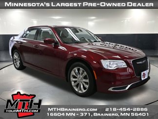 Used 2017 Chrysler 300 Limited image 1