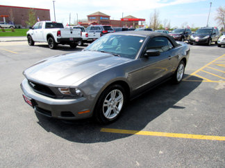 Used 2010 Ford Mustang Convertible image 1