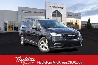 Used 2023 Chrysler Pacifica Limited image 1
