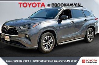 Used 2021 Toyota Highlander XLE image 1