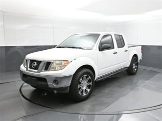 Used 2011 Nissan Frontier SV image 1