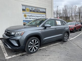 Used 2022 Volkswagen Taos SE image 1