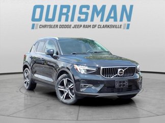 Used 2023 Volvo XC40 B5 Plus image 1