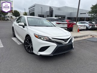 Used 2018 Toyota Camry SE image 1