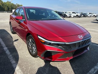 Used 2024 Hyundai Elantra SEL image 1
