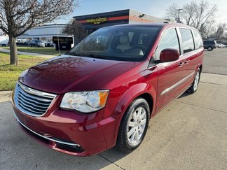 Used 2015 Chrysler Town & Country Touring image 1