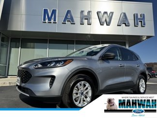 Used 2022 Ford Escape SE w/ Cold Weather Package image 1