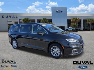 Used 2023 Chrysler Pacifica Touring-L image 1