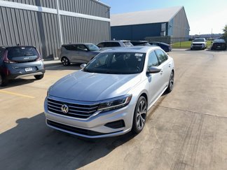 Used 2021 Volkswagen Passat 2.0T SE image 1