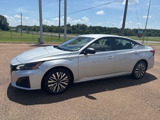 Used 2024 Nissan Altima 2.5 SV image 1