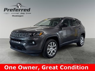 Used 2022 Jeep Compass Latitude image 1