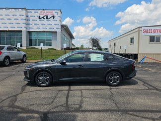 New 2025 Kia K4 LXS image 1