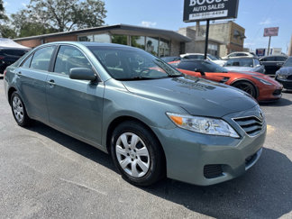Used 2010 Toyota Camry LE image 1