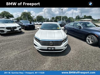 Used 2022 Volkswagen Passat 2.0T SE image 1