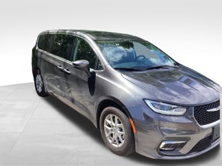 Used 2023 Chrysler Pacifica Touring-L image 1