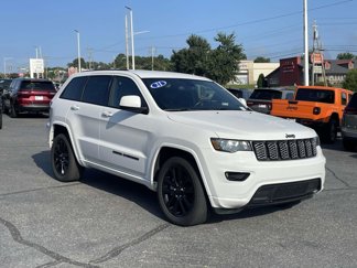Used 2021 Jeep Grand Cherokee Laredo X image 1