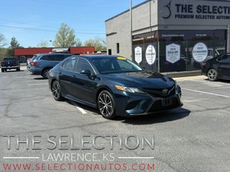 Used 2018 Toyota Camry SE image 1