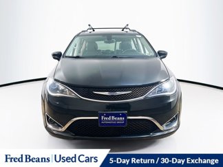 Used 2017 Chrysler Pacifica Touring-L video 2