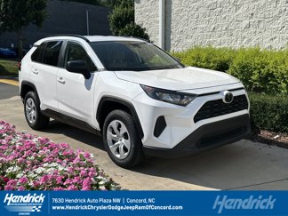 Used 2019 Toyota RAV4 LE image 1