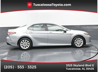 Used 2018 Toyota Camry LE image 1