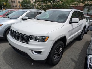 Used 2019 Jeep Grand Cherokee Laredo w/ 18" Wheel & 8.4" Radio Group image 1