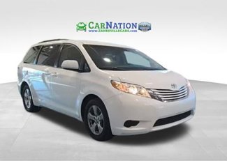 Used 2015 Toyota Sienna LE image 1