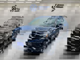 Certified 2024 Volkswagen Taos SE image 1