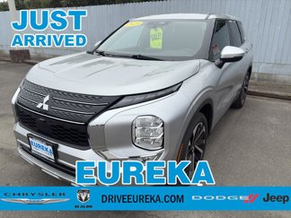 Used 2023 Mitsubishi Outlander SE image 1