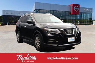 Used 2017 Nissan Rogue SV image 1