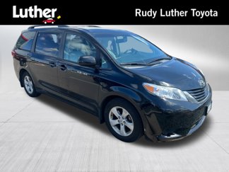 Used 2016 Toyota Sienna LE image 1