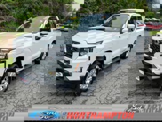 Used 2022 Nissan Frontier SV image 1