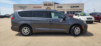 Used 2023 Chrysler Pacifica Touring-L image 1