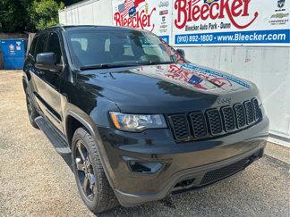 Used 2020 Jeep Grand Cherokee Laredo image 1