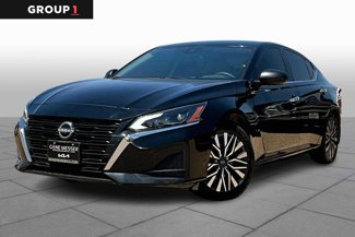 Used 2024 Nissan Altima 2.5 SV image 1