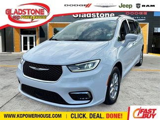 Used 2022 Chrysler Pacifica Touring-L image 1
