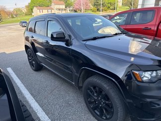 Used 2021 Jeep Grand Cherokee Laredo X image 1