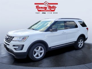 Used 2017 Ford Explorer XLT image 1
