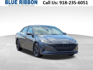 Used 2023 Hyundai Elantra SEL video 1