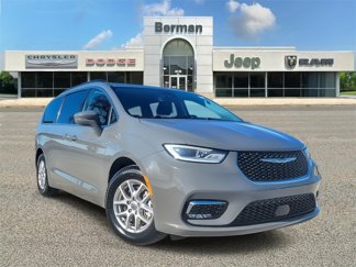 Used 2022 Chrysler Pacifica Touring-L image 1