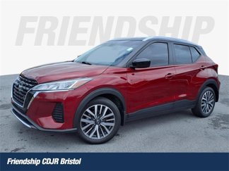 Used 2022 Nissan Kicks SV image 1