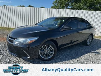 Used 2017 Toyota Camry SE image 1
