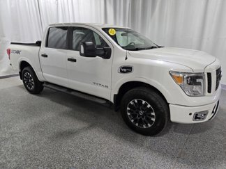 Used 2017 Nissan Titan SV image 1
