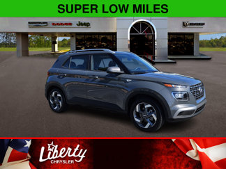 Used 2024 Hyundai Venue SEL image 1