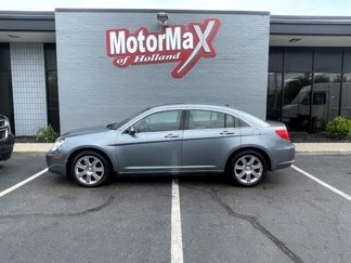 Used 2010 Chrysler Sebring Limited w/ Electronics Convenience Group image 1