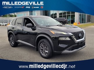 Used 2023 Nissan Rogue S image 1
