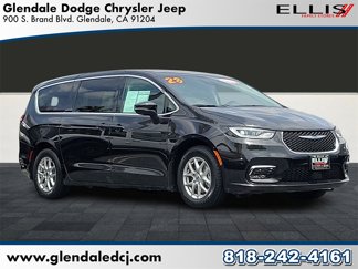 Used 2023 Chrysler Pacifica Touring-L image 1