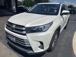 Used 2018 Toyota Highlander XLE image 1