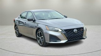Used 2023 Nissan Altima 2.5 SR image 1