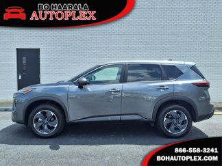 Used 2024 Nissan Rogue SV image 1