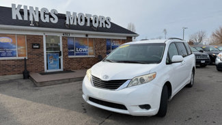 Used 2012 Toyota Sienna LE image 1